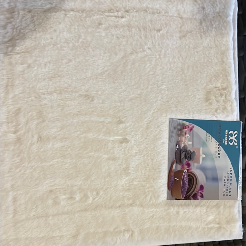 Soft white Faux Fur bath mat
